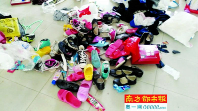宿舍暑假裝修，學生物品像垃圾堆一樣被扔
